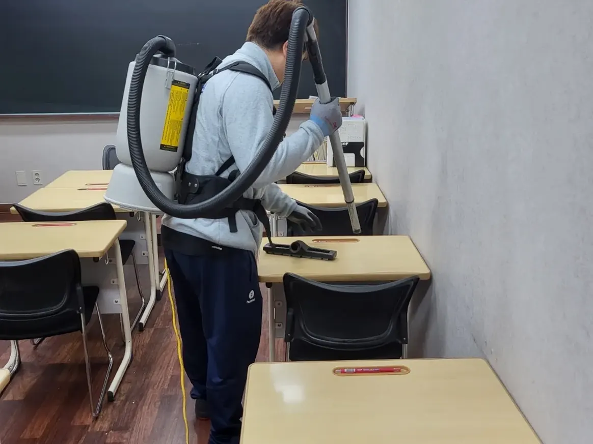 영도구 봉래동3가 학원 좌석·책상 진공 바닥 위생청소 사례 - 행진크린